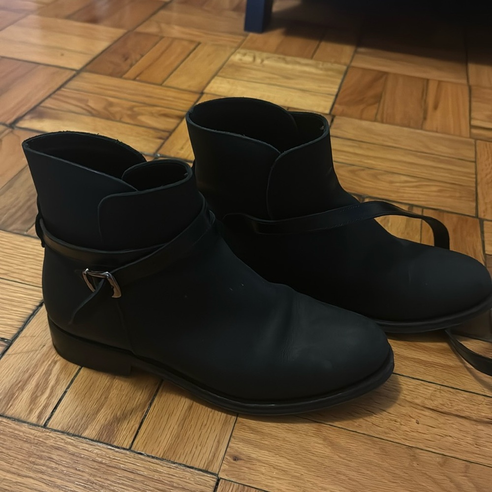 Black flat boot - Sz 6